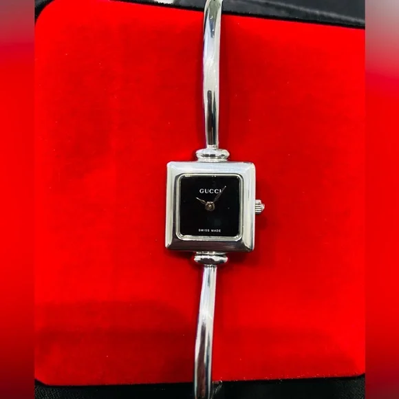 Ladies GUCCI bangle watch❤️SO CUTE❤️❤️❤️ - Picture 2 of 11